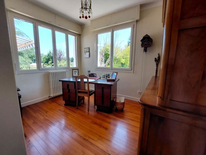 Image No.8-5 Bed House for sale