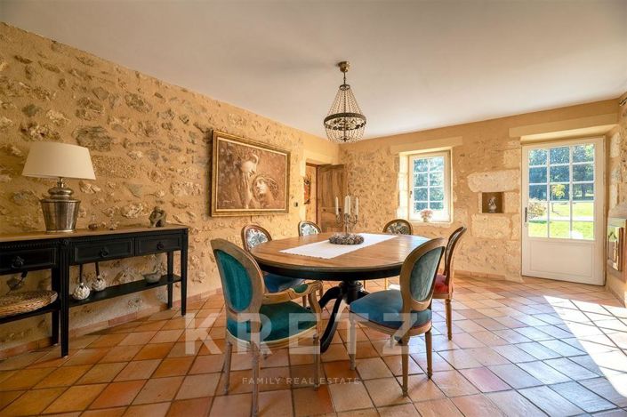 Image No.9-5 Bed House for sale