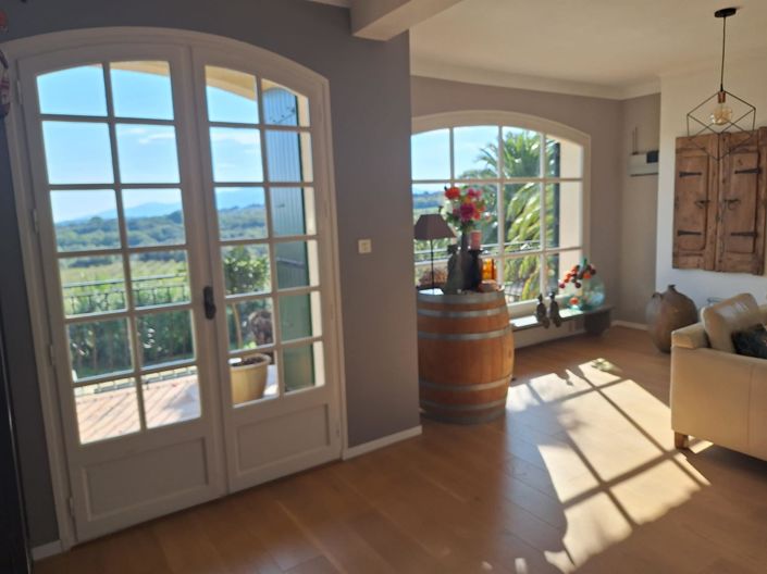 Image No.6-4 Bed House for sale