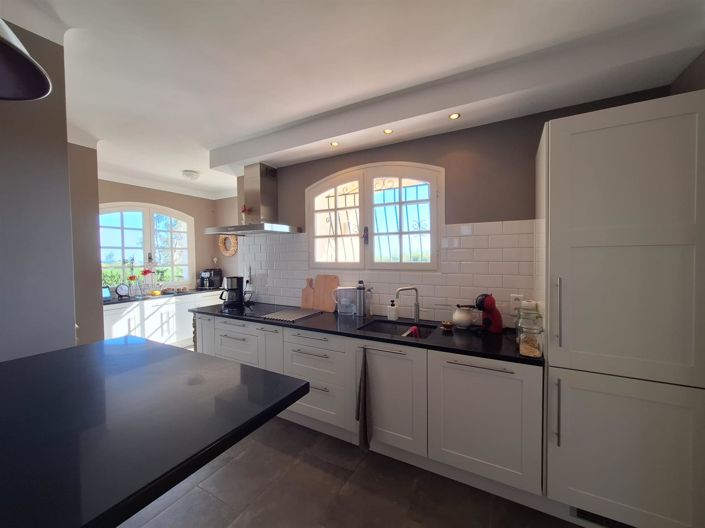 Image No.8-4 Bed House for sale