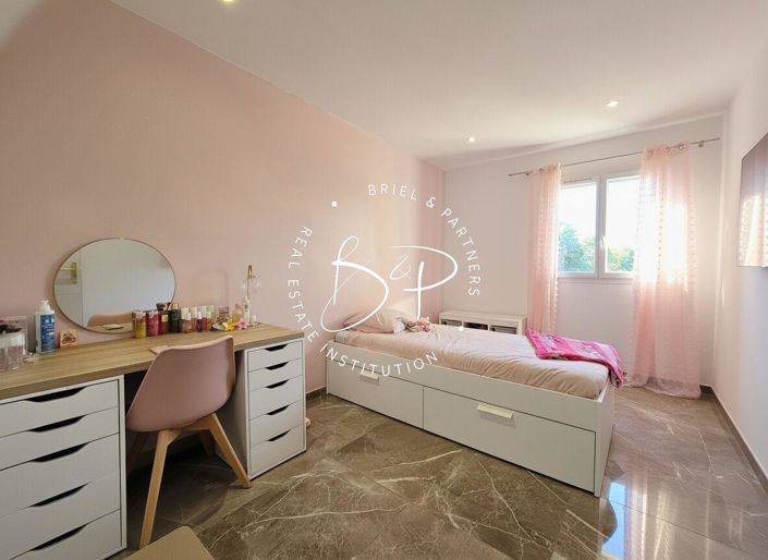 Image No.14-4 Bed House for sale