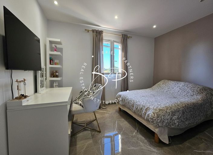 Image No.15-4 Bed House for sale