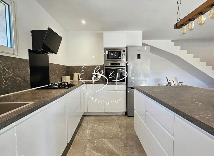 Image No.6-4 Bed House for sale