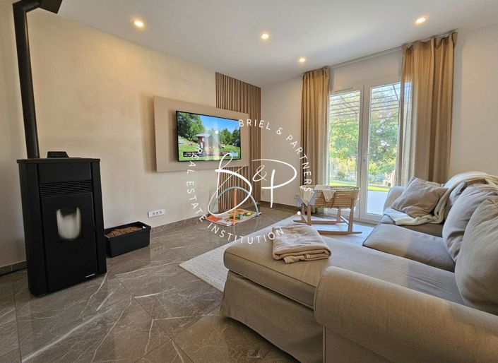 Image No.8-4 Bed House for sale