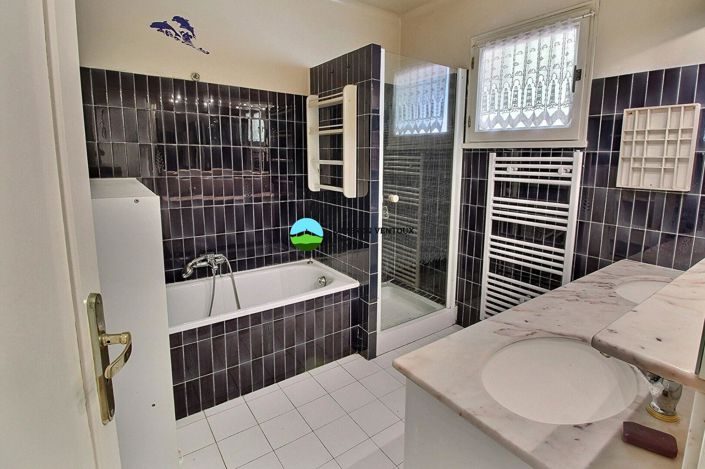 Image No.9-3 Bed House for sale