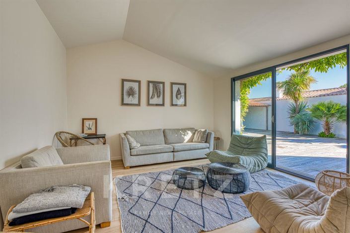 Image No.10-6 Bed House for sale