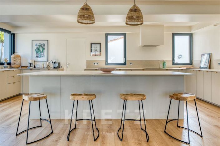 Image No.12-6 Bed House for sale