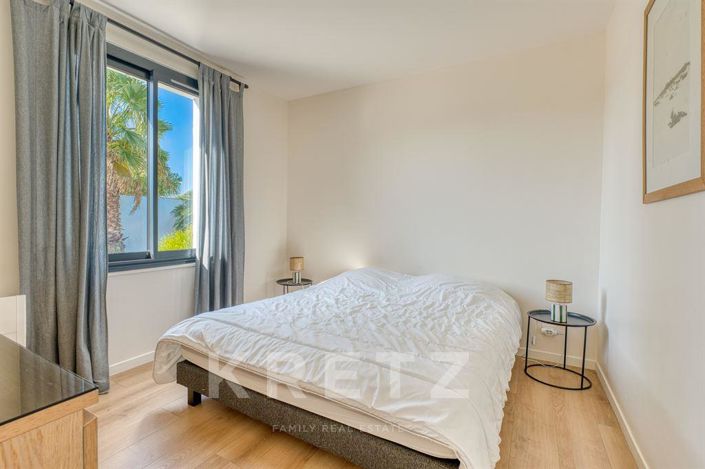 Image No.13-6 Bed House for sale