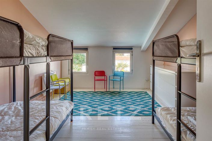 Image No.14-6 Bed House for sale