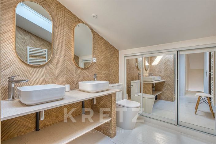 Image No.16-6 Bed House for sale