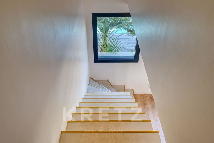 Image No.7-6 Bed House for sale