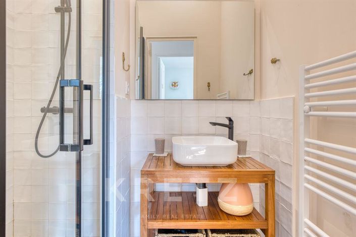 Image No.15-6 Bed House for sale