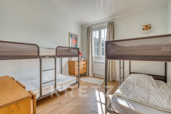 Image No.16-6 Bed House for sale