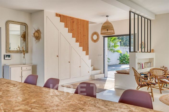 Image No.5-6 Bed House for sale