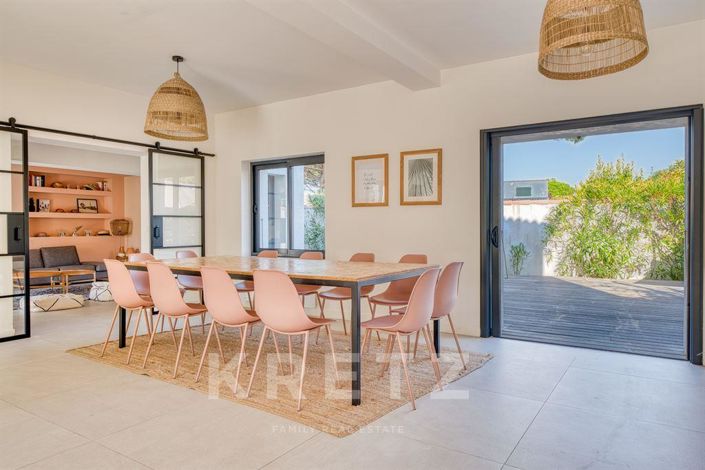 Image No.6-6 Bed House for sale