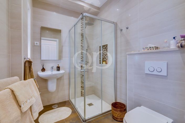 Image No.24-3 Bed House for sale