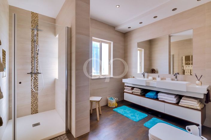 Image No.9-3 Bed House for sale