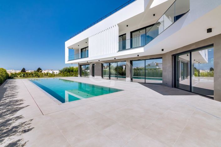 Image No.1-4 Bed House for sale