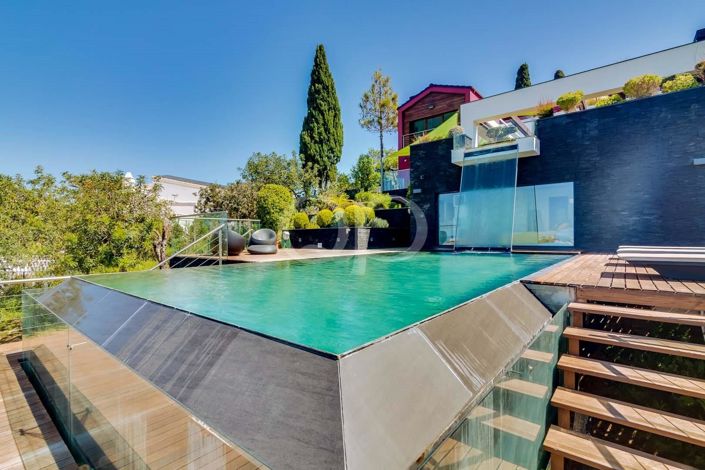 Image No.1-4 Bed House for sale