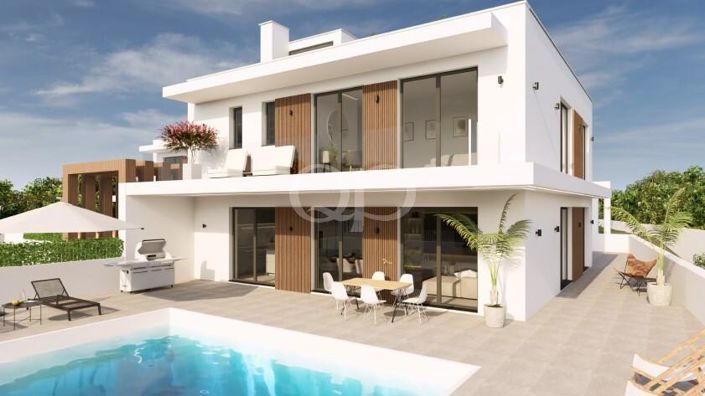 Image No.1-4 Bed House for sale