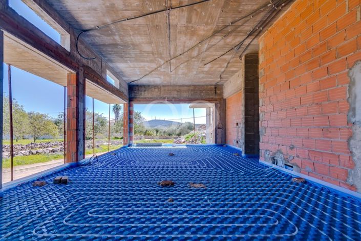 Image No.25-4 Bed House for sale