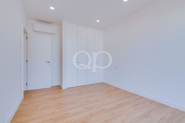 Image No.63-4 Bed House for sale