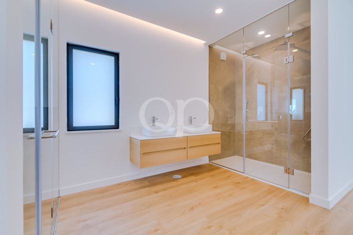 Image No.67-4 Bed House for sale