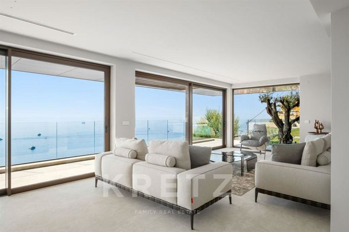 Image No.8-5 Bed House for sale