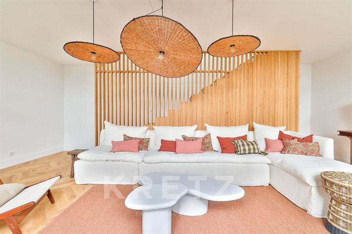 Image No.8-5 Bed House for sale