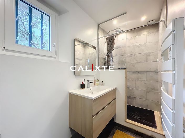 Image No.12-2 Bed House for sale