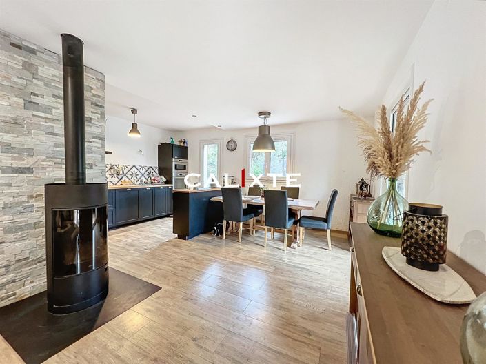 Image No.5-2 Bed House for sale