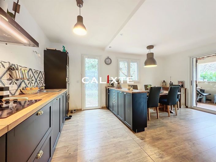 Image No.9-2 Bed House for sale