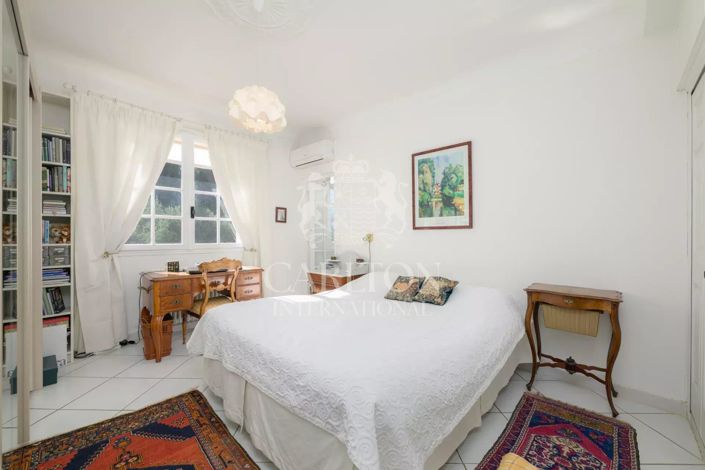 Image No.18-6 Bed House for sale