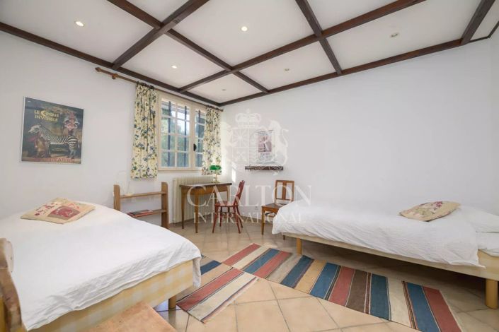 Image No.25-6 Bed House for sale