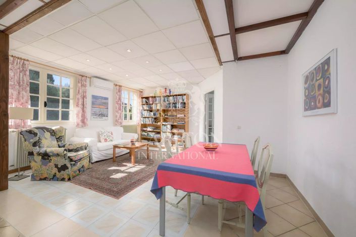 Image No.27-6 Bed House for sale