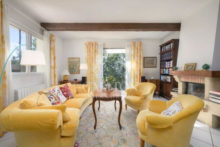 Image No.8-6 Bed House for sale