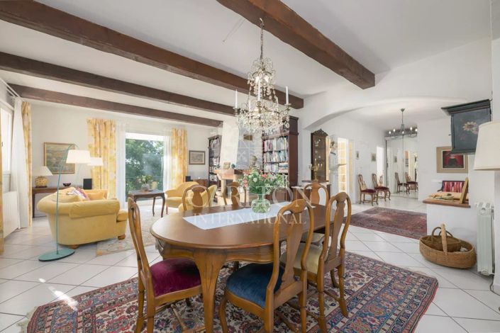 Image No.9-6 Bed House for sale