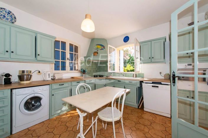 Image No.10-5 Bed House for sale