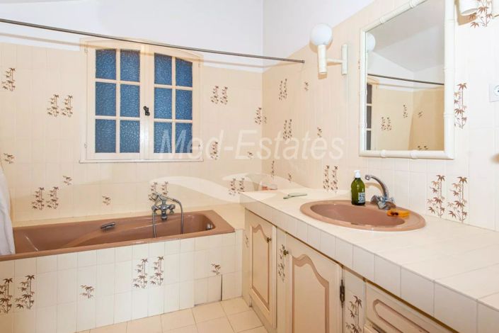 Image No.12-5 Bed House for sale