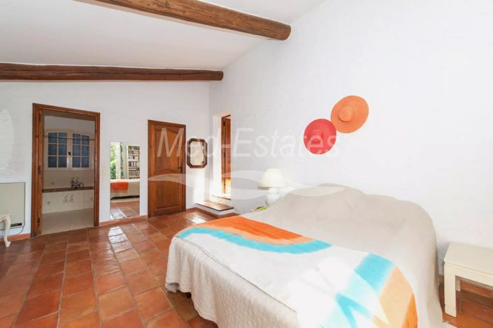 Image No.13-5 Bed House for sale