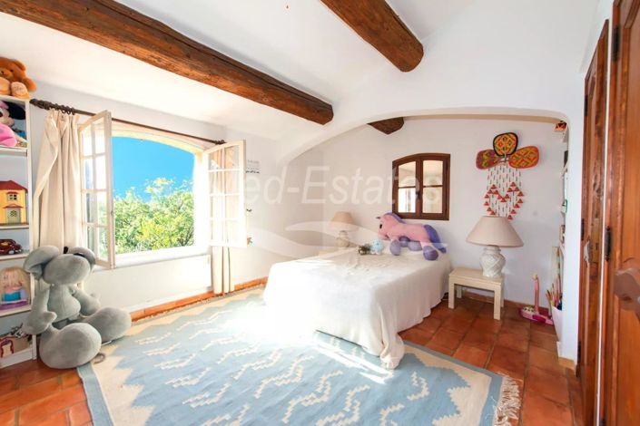 Image No.18-5 Bed House for sale