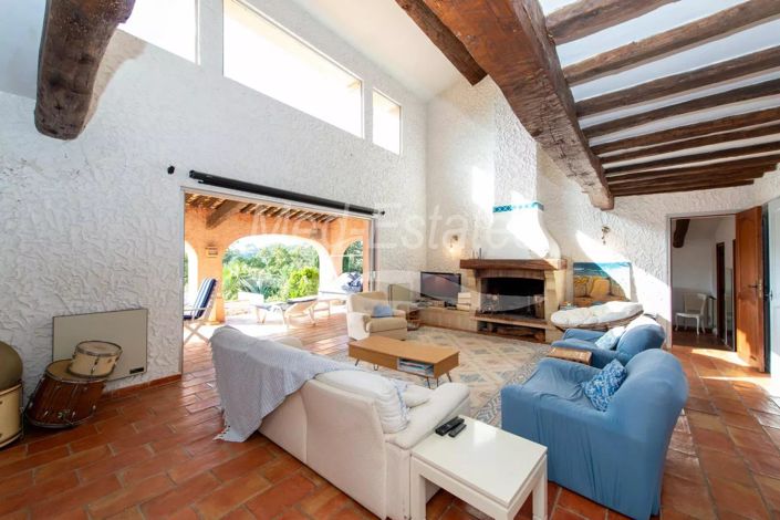 Image No.6-5 Bed House for sale