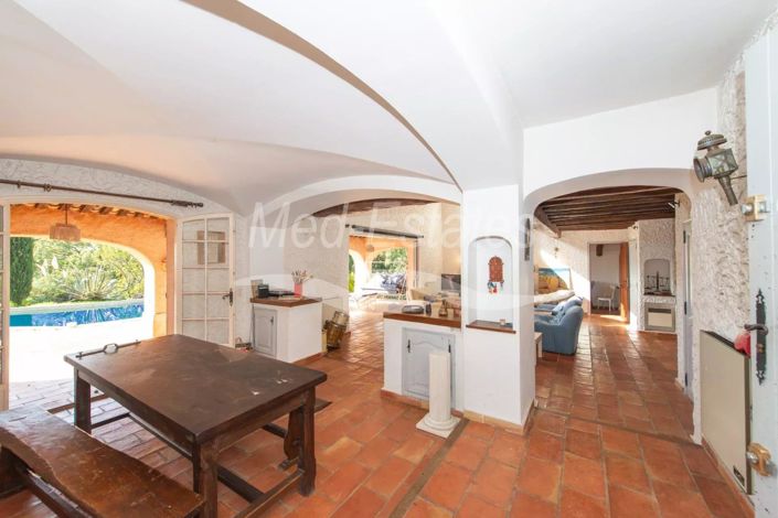 Image No.9-5 Bed House for sale