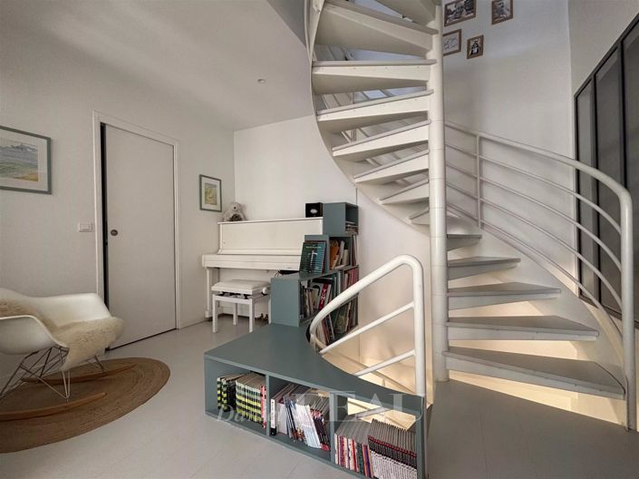 Image No.6-4 Bed House for sale