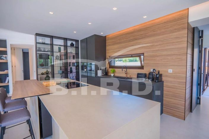 Image No.8-4 Bed House for sale