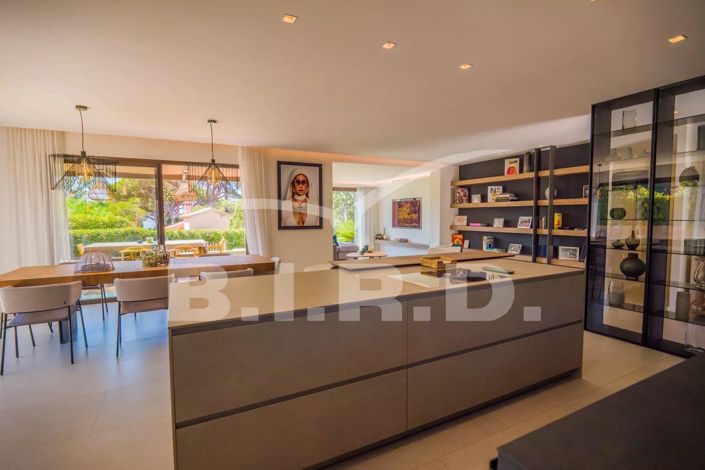 Image No.9-4 Bed House for sale