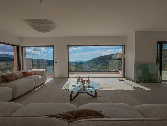 Image No.6-5 Bed House for sale