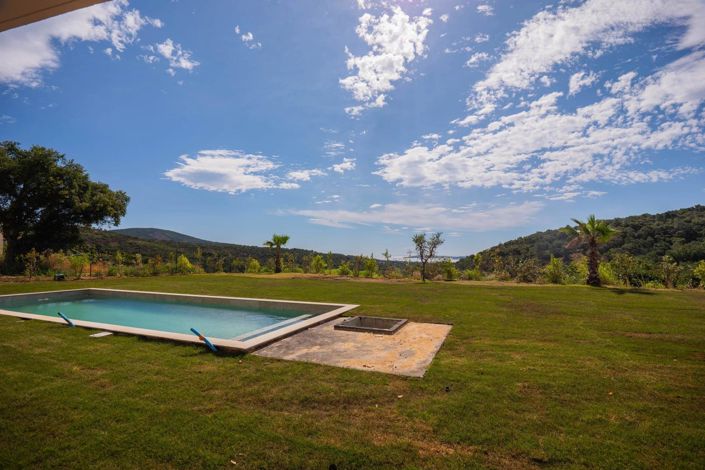 Image No.7-5 Bed House for sale