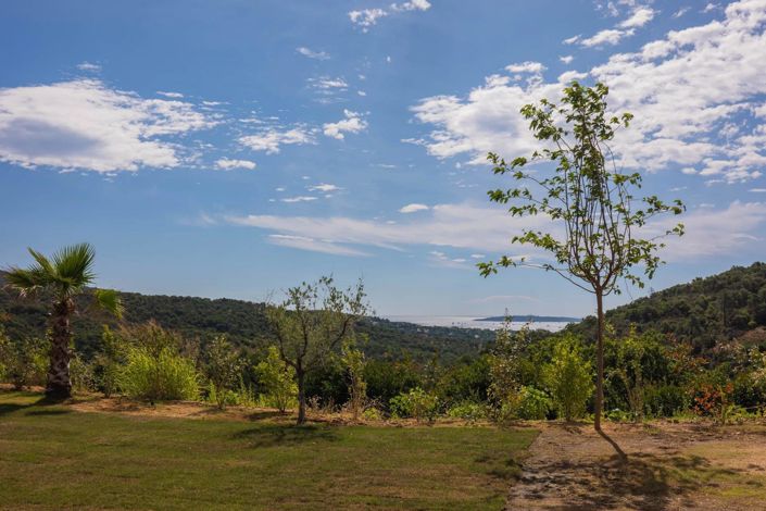 Image No.8-5 Bed House for sale