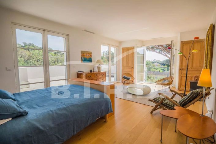 Image No.12-6 Bed House for sale